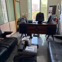 خانم محجبه برای جوابگوی تلفن شبانه روزی وروزانه