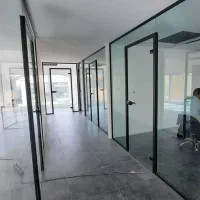 اجرای شیشه سکوریت و درب برقی