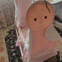 تخت کنار مادر