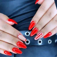 اموزش و انجام خدمات تخصصی کاشت ناخن