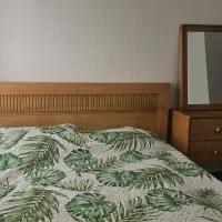 تخت دونفره به همراه میزآرایش و کفی تخت جکدار