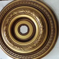 گل سقفی دور چراغ و لوستر