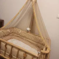 تخت کنار مادر  آنجل لند