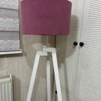 آباژور ایستاده