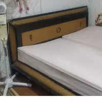تخت خواب وپاتختی و کمد لباس