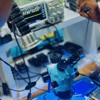 خریدار گوشی LCD شکسته و تعمیری در محل