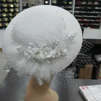 کلاه و دستکش عروس امضای وقار شما