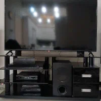 میزتلویزیون شیشه ای