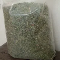 برگ یونجه بدون شاخه و علف مخصوص خرگوش