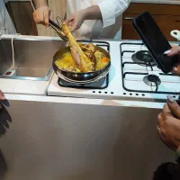 هم خونه یا همخانه