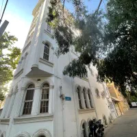 تکواحدی/طبقه اول/غرق نور