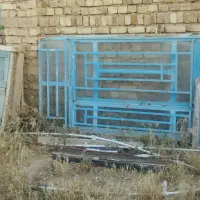 در وپنجره اهنی وچوبی