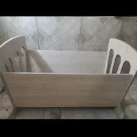 تخت نوزادی و کمد بچه