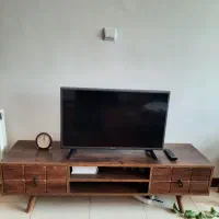 میز تلویزیون و  ۳ عدد لوستر