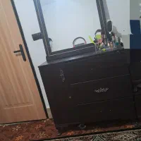 یک عدد دراور همراه اینه