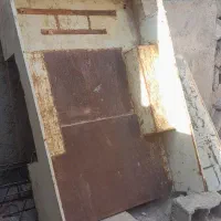 کف پیکان وانت سالم سفارشی و یک عدد هم محافظ گاز