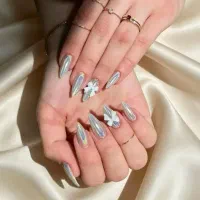 کاشت حرفه ای ناخن فقط ۳۰۰و فقط برای فردا