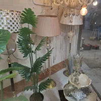 آباژور ایستاده