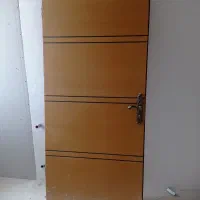 درب اتاق با چارچوب و قفل