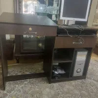 میز و کامپیوتر