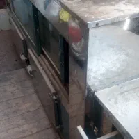 یخچال ویترینی   ۳  متری (جای ترازو درسمت راست)