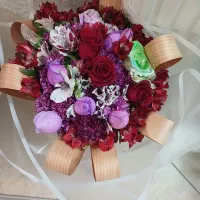 دسته گل طبیعی تازه و سرحال مناسب هدیه دادن