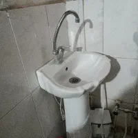 سنگ دستشویی کامل تمیز اپارتمانی