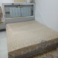 تخت دو نفره به همراه پاتختی و روتختی