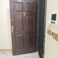 درب ورودی تمام چوب  راش در حد نو