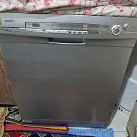 ماشین ظرف شویی.