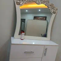 اینه ومیز ارایشی درحده نو