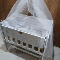 گهواره و تخت کنار مادر در حد نو