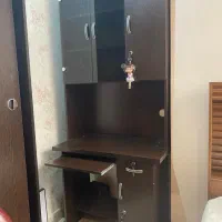میز کامپیوتر و کتابخانه