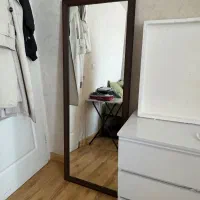 آینه قدی با قاب چوبی