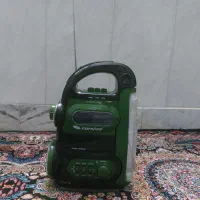 رادیو و ضبط چراغ قوه دار ایستاده