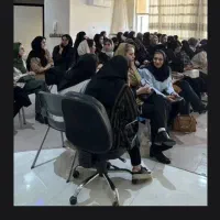 همکاری با خانم‌های ۲۵ سال به بالا کار با گوشی