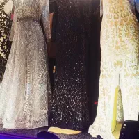مجلس دعوت شدی پولت برا لباس کمه یک سر بیا اینجا