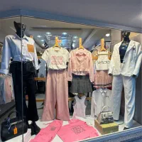 فروشنده لباس زنونه