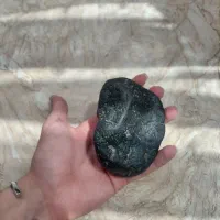 سنگ مشکوک دارای جذب اهنربا
