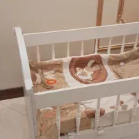 تخت کنار مادر