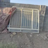 دو عدد پنجره بارنگ وحفاظ شیشه
