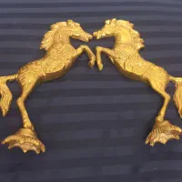 دوعدد اسب برنزی