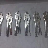 تراز بنایی با آهن ربای قوی و مقداری ابزار