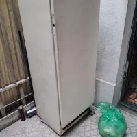 یخچال قدیمی ساده