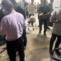 مامور چک فاکتور درب خروجی فروشگاه میوه