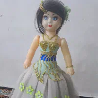 عروسک|اسباب‌بازی بچه|قم, دروازه چوبی|دیوار