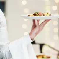 به یک سالن کار خانم نیازمندیم