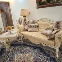 مبل کلاسیک به همراه میز غذا خوری