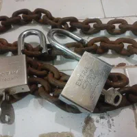 دوعدد قفل کامپیوتری صحیح و سلامت همراکلیدویک زنجیر