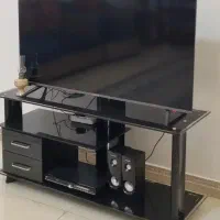 میز تلویزیون شیشه ای کاملا سالم